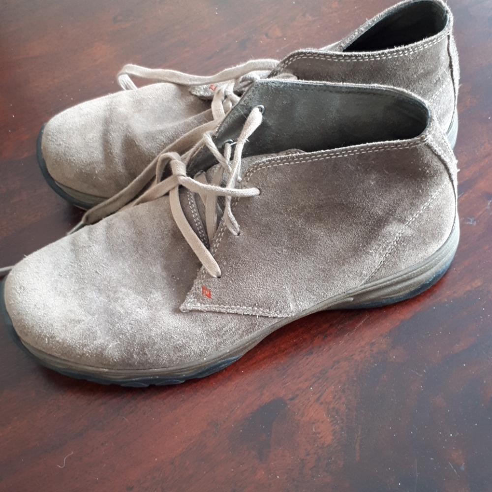 Eddie Bauer mens suede boots.  Sz 11